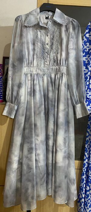 Б/У платья, использованы 1 раз , каждая по 26.000 покупала