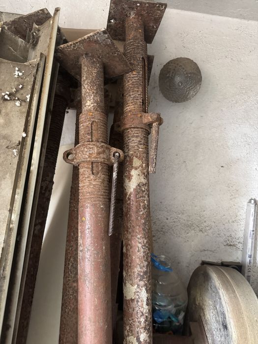 Продавам хюнебеци