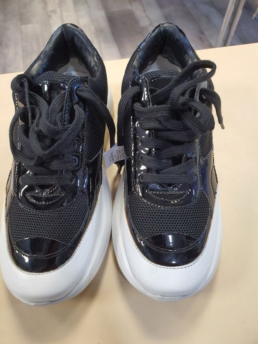 Adidasi Moschino 38,stare impecabila