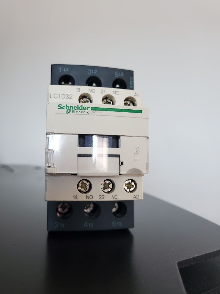 Ел. Контактор Schneider Electric