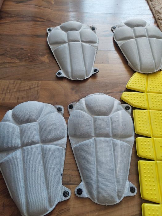 Protectii spate,coate,umeri pentru geaca moto