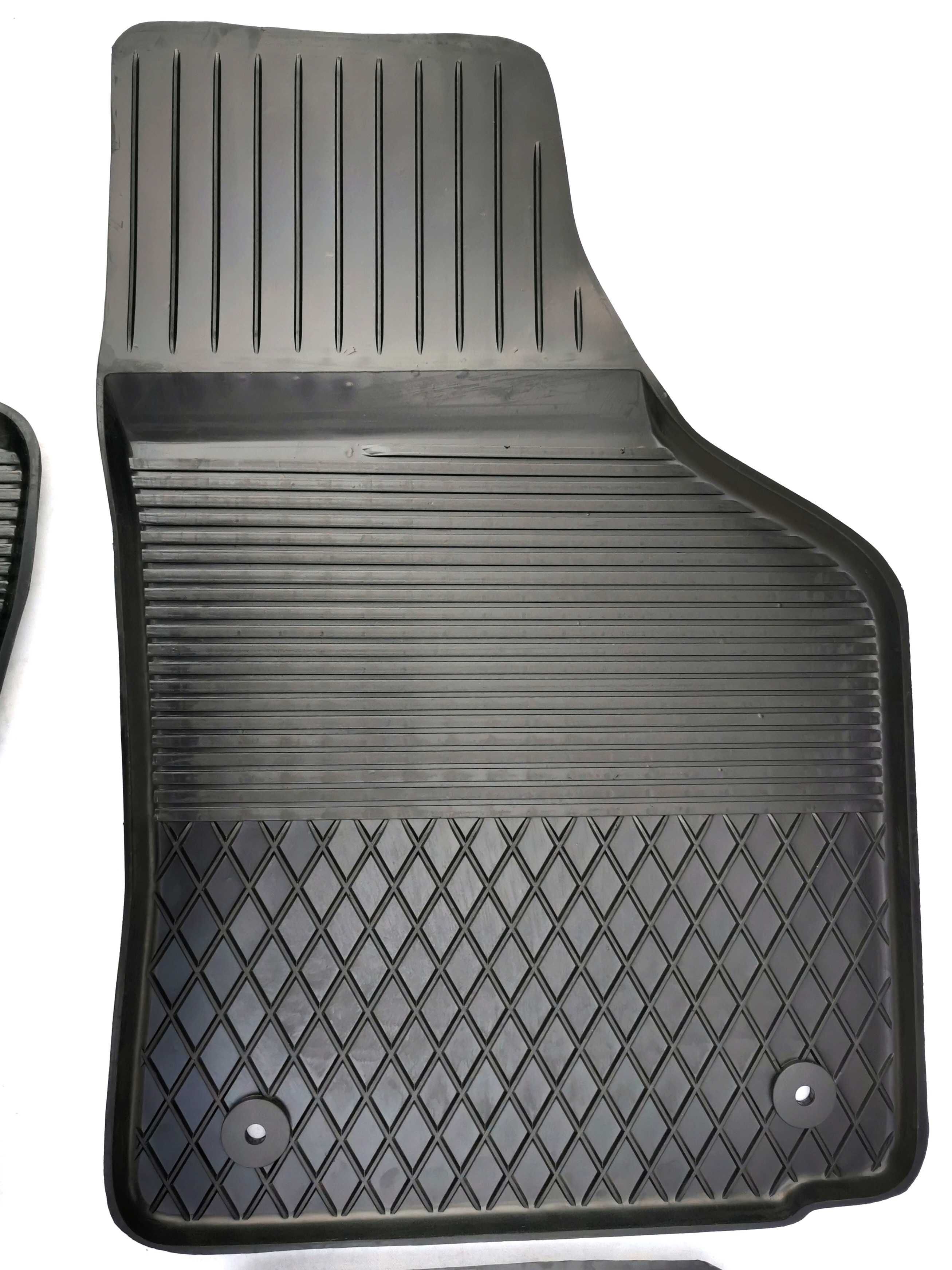 Covorase de cauciuc tip tavita cu clipsuri de prindere GOLF6/OCTAVIA 2