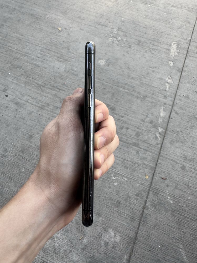 iPhone 11 pro 256 gb green black