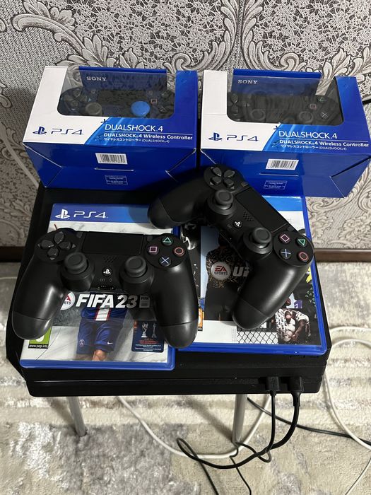 Продам Playstation 4 PRO 1Tb
