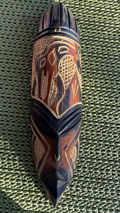 Statuete africane si masti