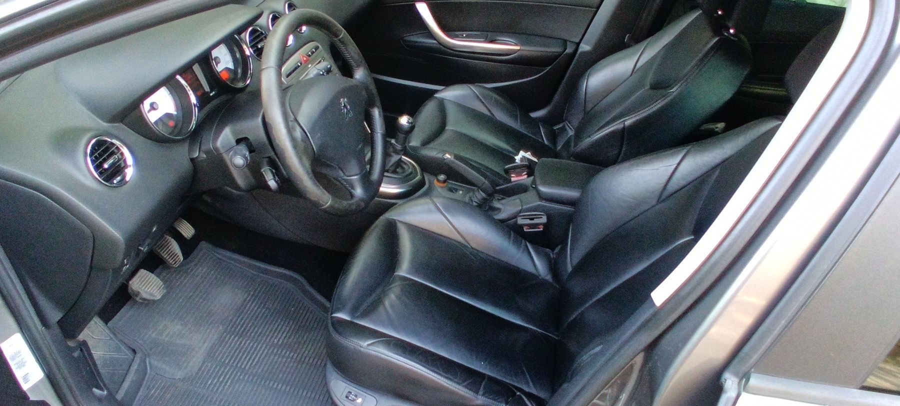 Peugeot 308 SW тъмно сив металик