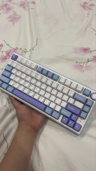 продам клавиатуру Royal Kludge r75 безпровадная