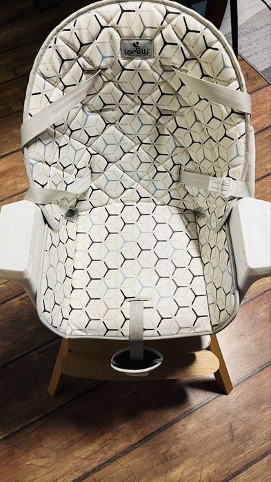 Дървено столче за хранене