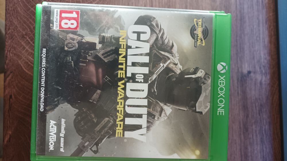 Xbox one x с 10 игри и 1 джойстик