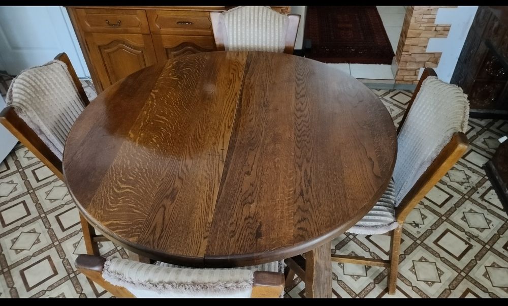 Masa rotundă din lemn masiv  cu 6 scaun tapitate