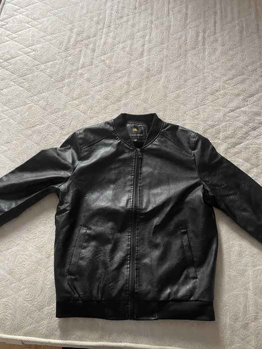 Куртка кожанная осень весна лето легкая удобная размер не подшел
