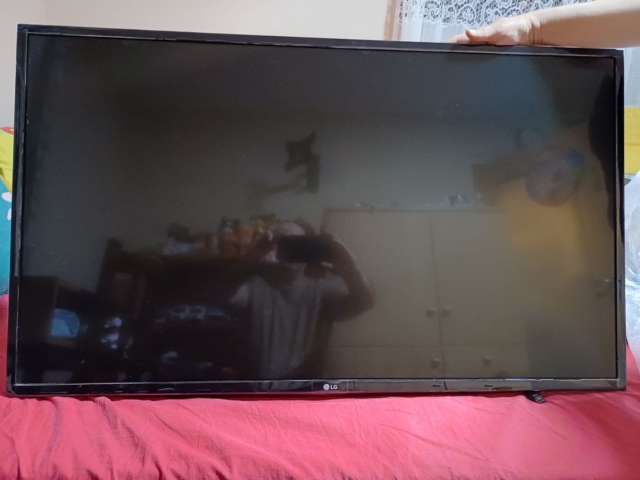 Vând televizor led Lg diagonala 108 cm preț 710 roni negociabil