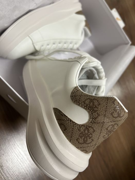 Кецове- сникърси -маратонки GUESS