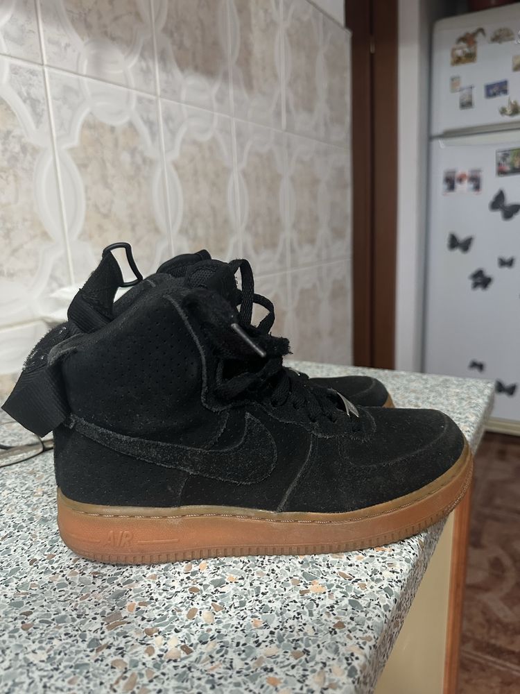 Nike AirForce 1 Mid