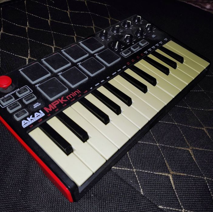 Продам Akai mpk mini