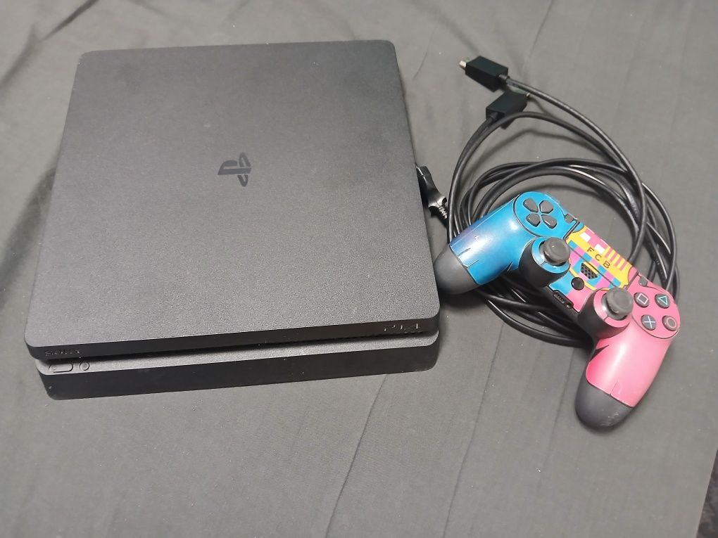 PS4 slim cu controller FC Barcelona,suport și 15 jocuri - FIFA 2025