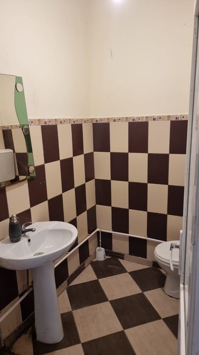 Vând spațiu comercial