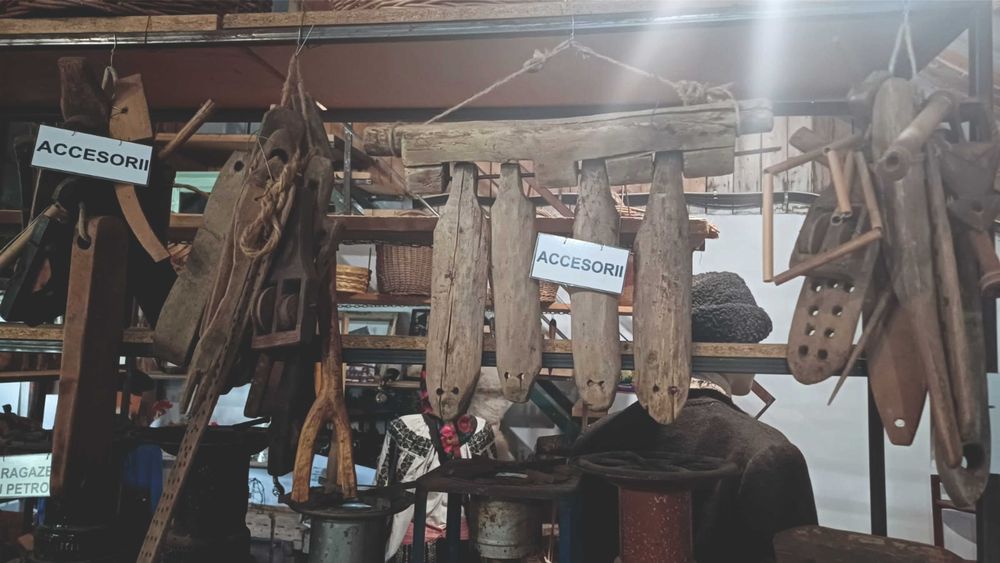 Piua, zolitor si accesorii din lemn