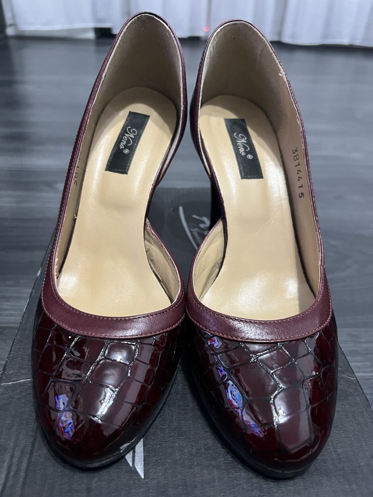Pantofi de piele lac 38 Neno