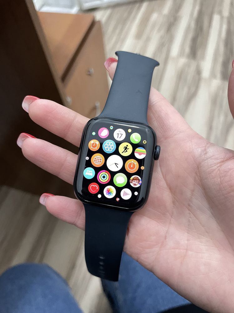Смарт-часы Apple Watch SE 2 Gen (2022) 44 мм черный