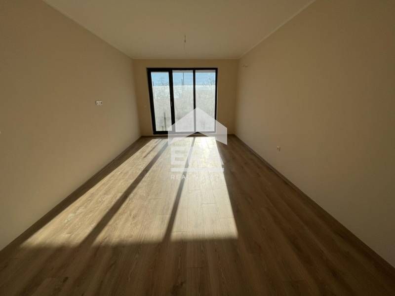 Продава се Офис в Варна, Изгрев - 91 кв.м за 1264 €/кв.м - Снимка #2