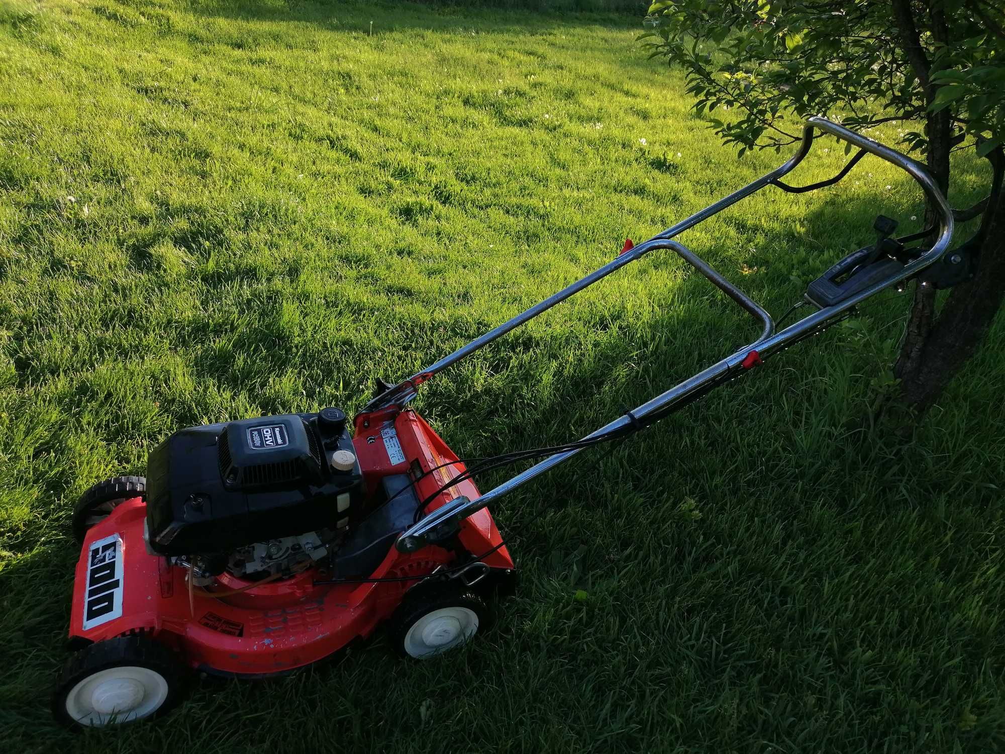 Masina de tuns  cu tractiune SOLO ,motor Kawasaki