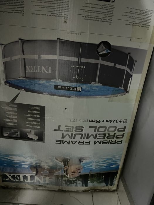 Бассейн каркасный в отличном состояний