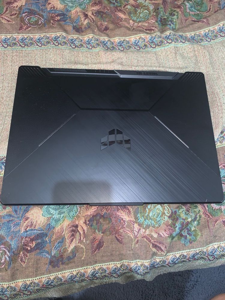Laptop Gaming ASUS TUF F15 – i5-11400H, RTX 3050, 144Hz, RGB