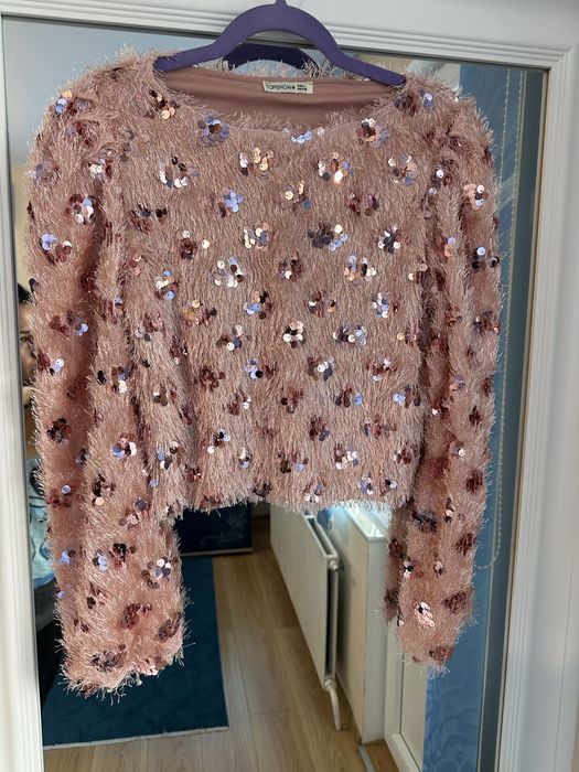 Къса блуза в бебешко розово с пайети