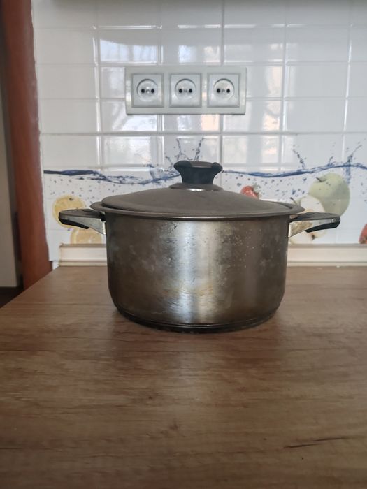 Кастрюля с крышкой, б/у