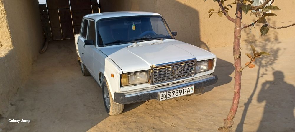 Vaz 2107 sotiladi 2006 yil enjektor. Stator akkumulyator yangi