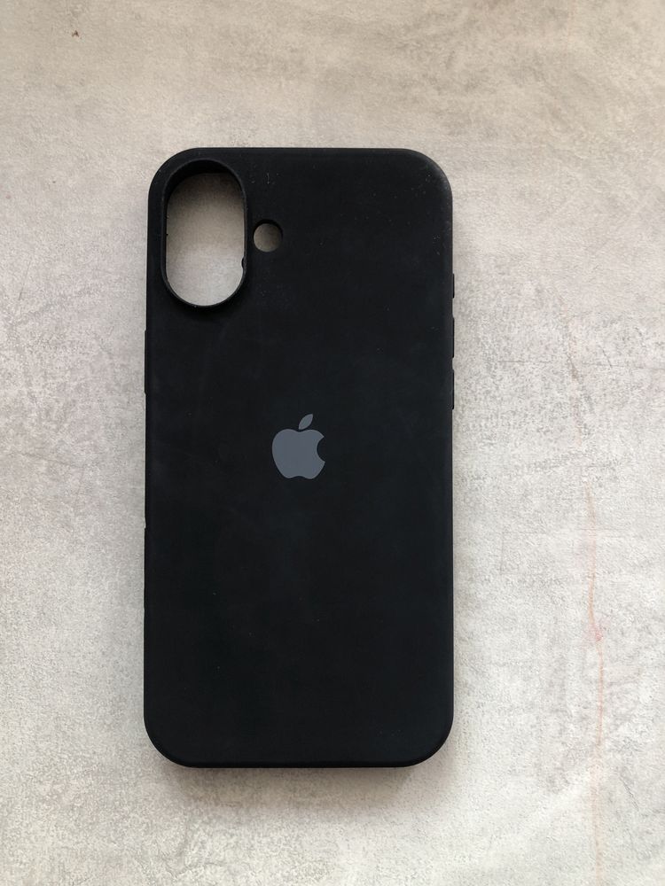 Чехол iPhone 16 +