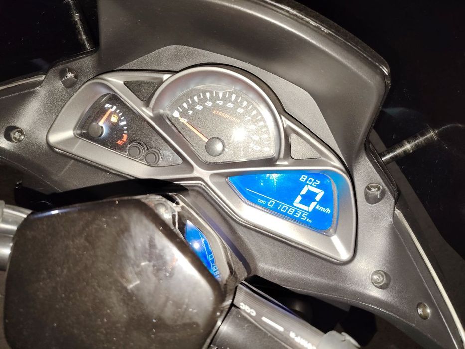 Skuter sotiladi gst motor