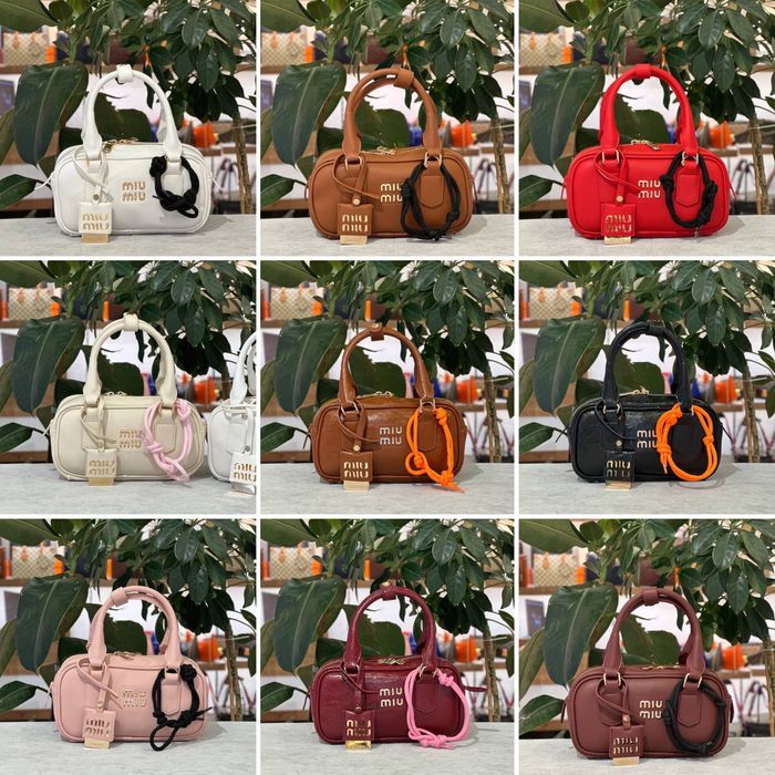Geanta Miu Miu noua !!! Dimensiuni 23/13 !!!