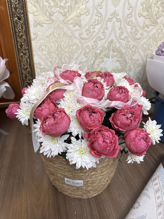 Букет в корзине пышная свежая