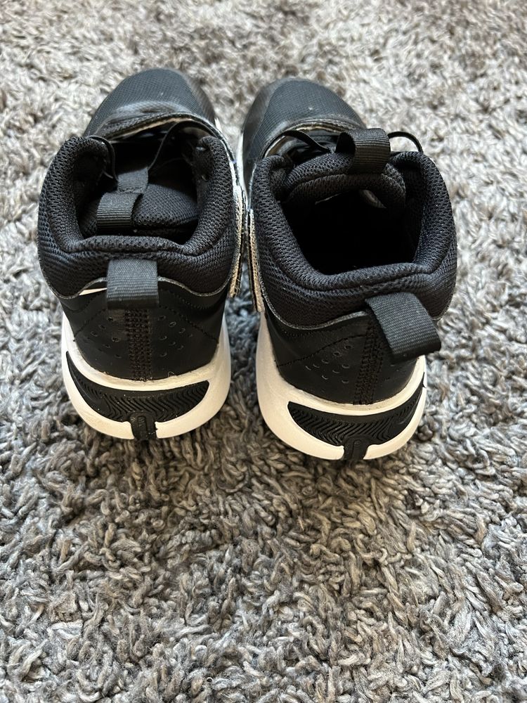 Nike детски маратонки номер 35