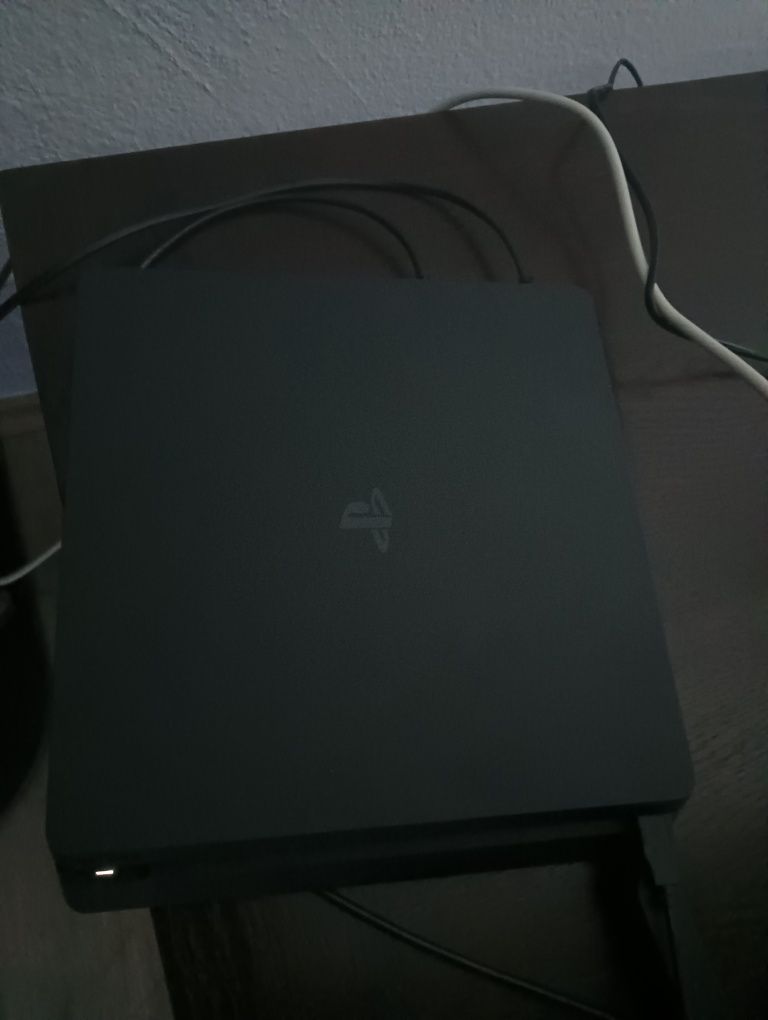 Vând PS 5 / PS 4