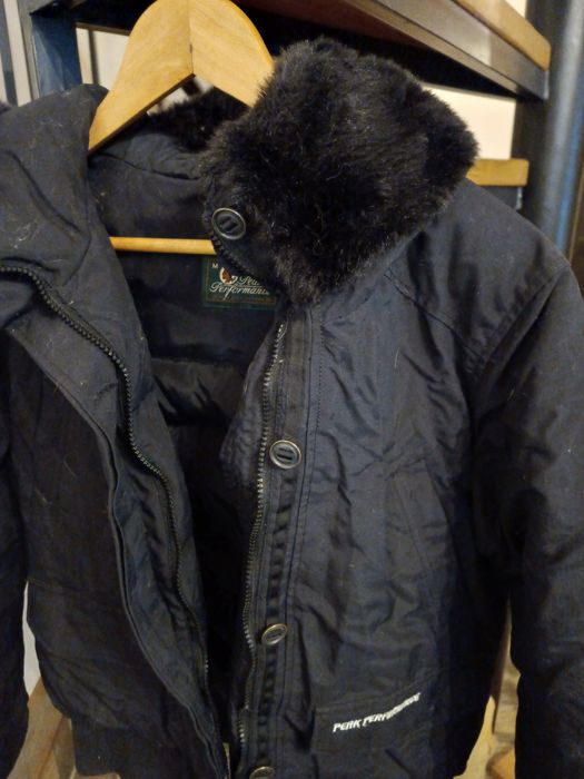 Фирменный пуховик - бомбер Peak Performance