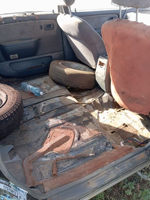 Продам  по кузову вложения надо. А так на ходу.