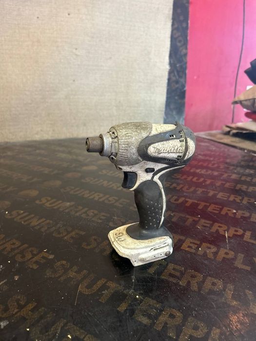 Тяло макита MAKITA 18 вилата литиеви батерии импактор винтоверт