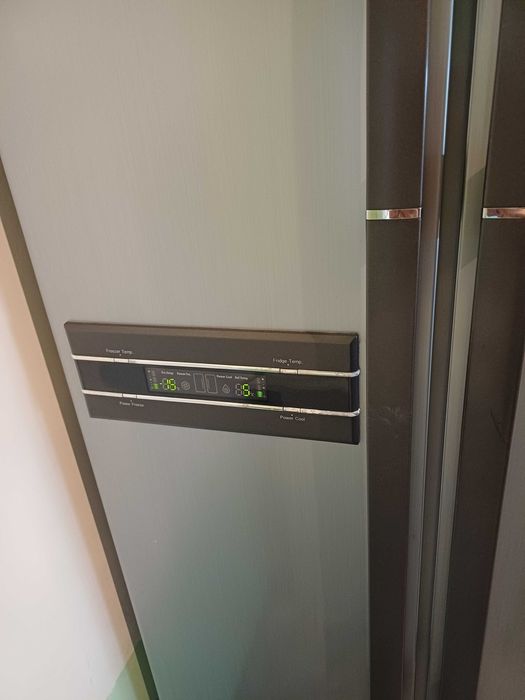Двукрилен хладилник Samsung RS20CCMS