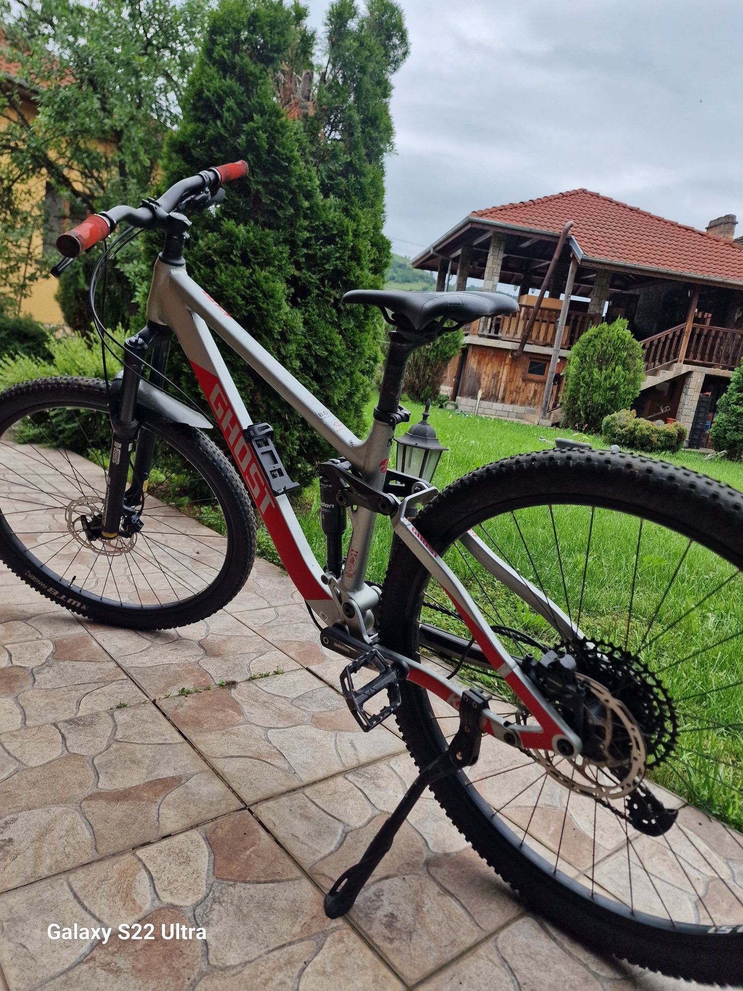 Планински велосипед с пълно окачване GHOST Kato FS Base 29 сив/червено