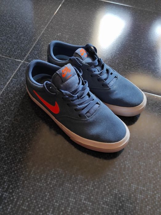 * Vând nike SB *