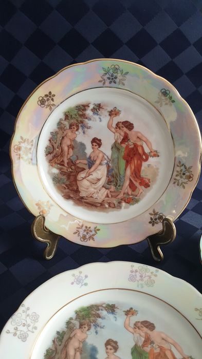 Стар авиаторски шлем и Порцеланови седефени чинии-Kahla