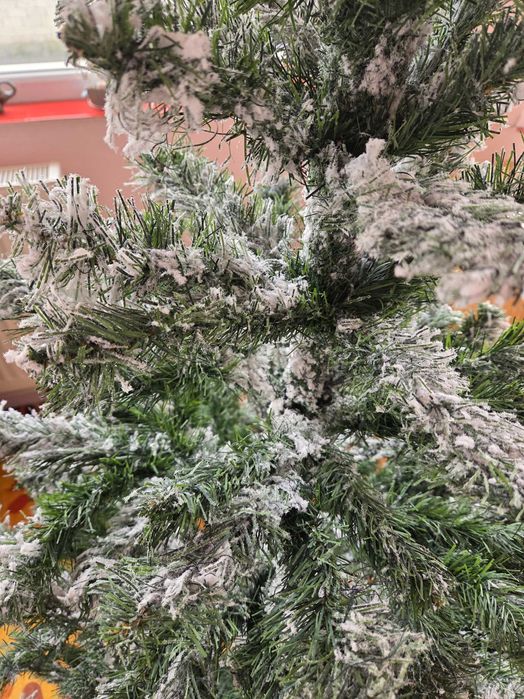 Brad artificial, cu zapada, 1.70 metri