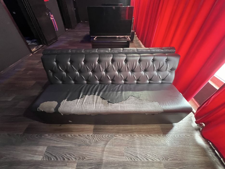 Диван 1.90м , кости целые.4 штуки