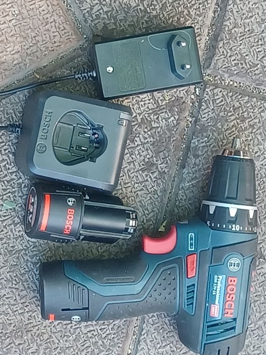 Șurubelnițe BOSCH  GSR  12V-15  noua