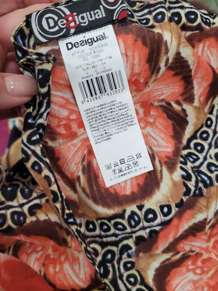 Desigual шал /квадрат
