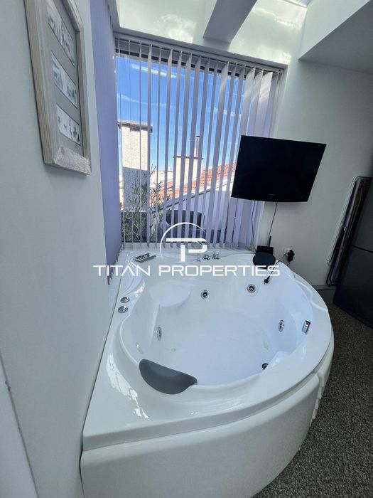 Дава се под наем Едностаен апартамент в Бургас, Лазур - 35 кв.м за 382.5 € - Снимка #1