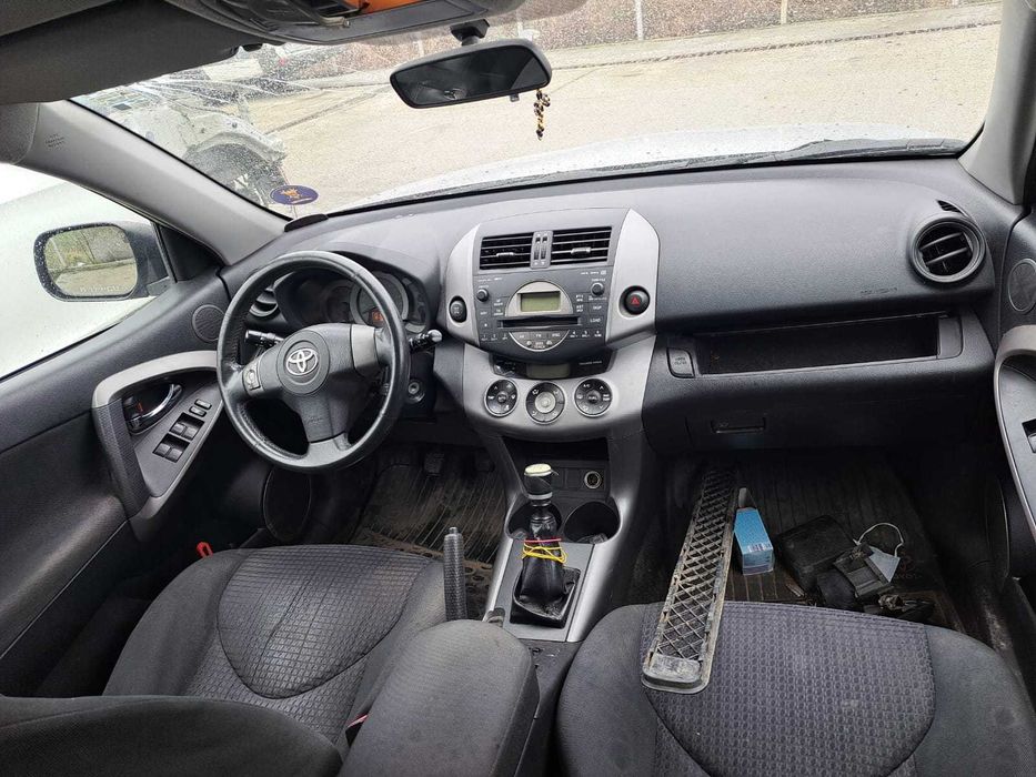 Dezmembrez Toyota RAV 4 2.2 D 2Ad 177 Cai tractiune integrala 2007